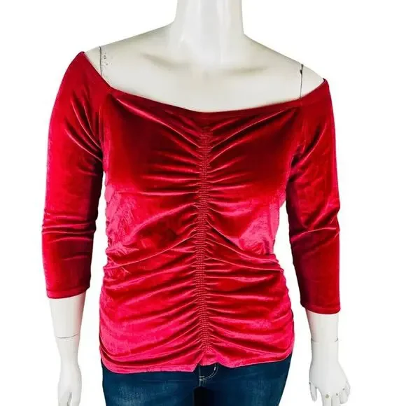 New Torrid Woman Sz 1X 1 Red Velvet Shirred Front Off Shoulder Top Stretch NWT - Picture 2 of 9